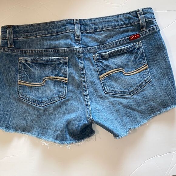 Tilt cut-off jean shorts - Picture 1 of 4